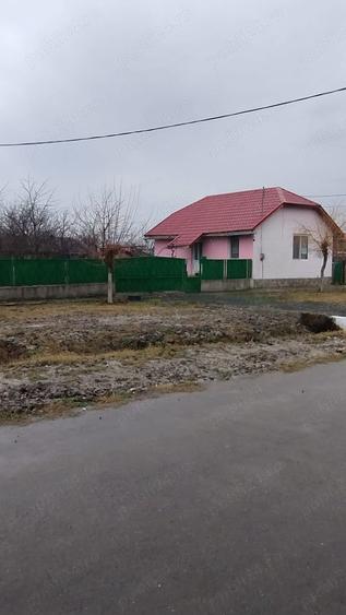 Casă cu 2 camere cu Teren 1439 Mp în Cruceni