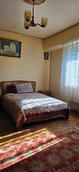 Apartament cu 3 camere decomandat în Cotroceni