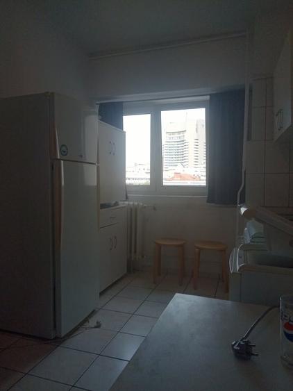 Apartament cu 2 camere decomandat, mobilat în Calea Victoriei