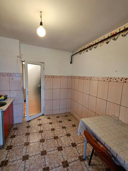 Apartament cu 4 camere decomandat în Micro 18