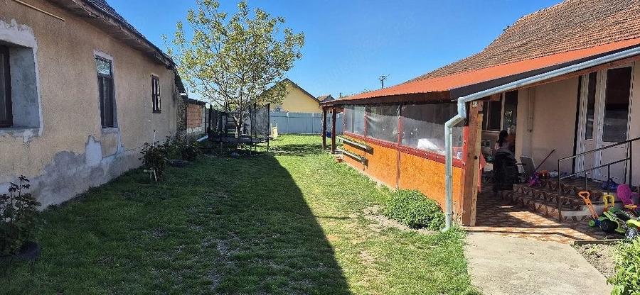 Casă cu 1 camere cu Teren 700 Mp în Variaș