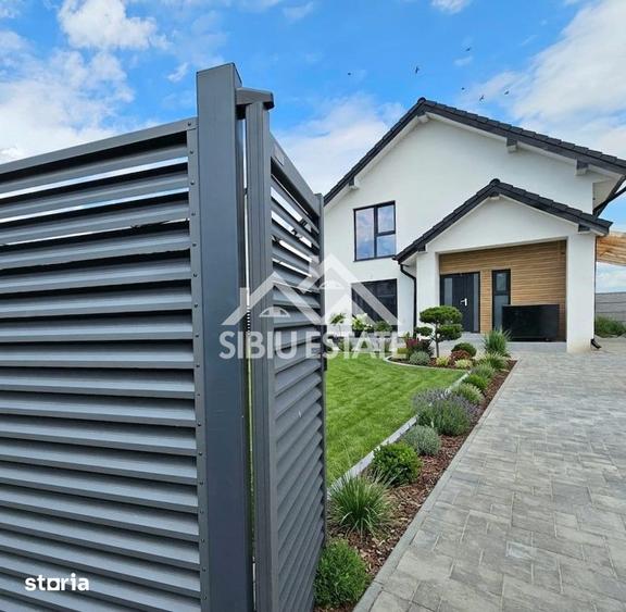 Casă cu 4 camere cu Teren 440 Mp în Șura Mică