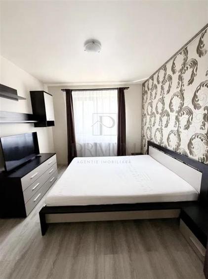 Apartament cu 3 camere semidecomandat în Lipovei