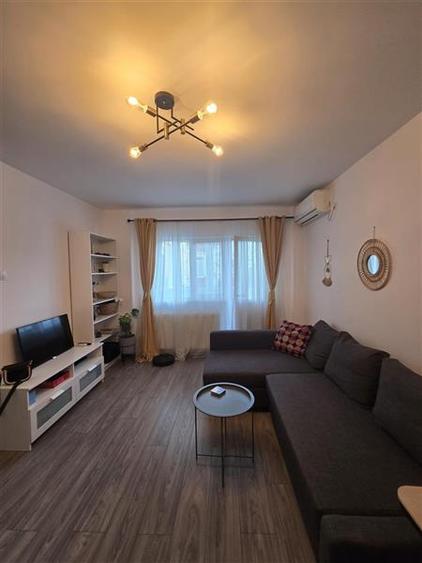 Apartament cu 2 camere semidecomandat, mobilat în Tineretului