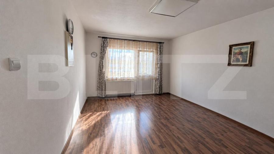 Apartament cu 4 camere decomandat în Călan
