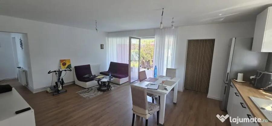 Casă cu 4 camere cu Teren 497 Mp în Central