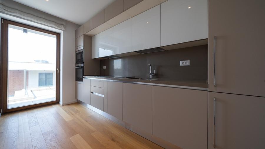 Apartament cu 3 camere decomandat, mobilat în Herăstrău
