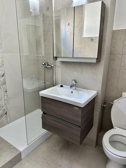 Apartament cu 3 camere decomandat, mobilat în Cetate