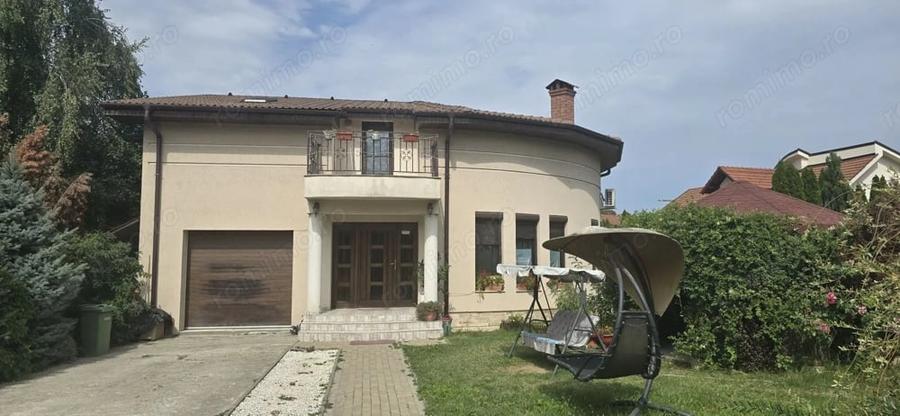 Casă cu 5 camere cu Teren 600 Mp în Central
