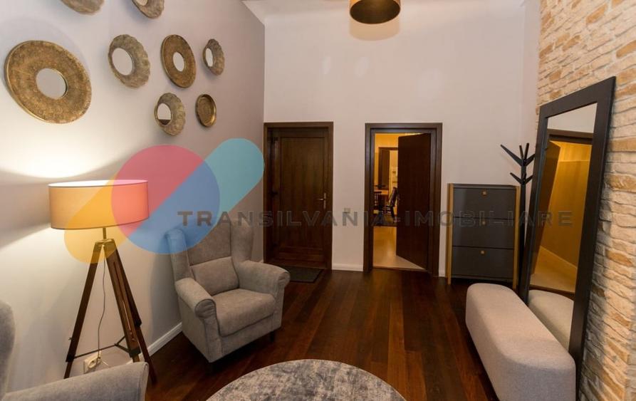 Apartament cu 3 camere decomandat, mobilat în Central