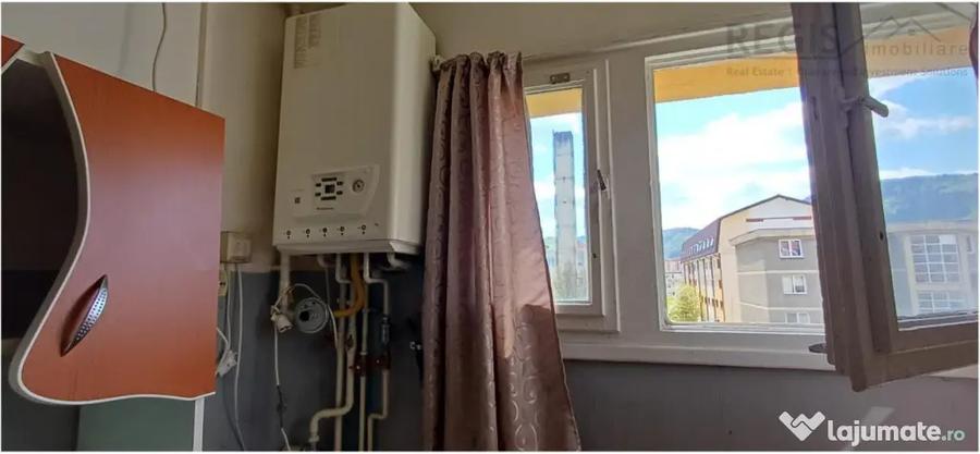 Apartament cu 2 camere nedecomandat în Județean