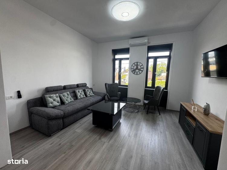 Apartament cu 3 camere decomandat în Tineretului
