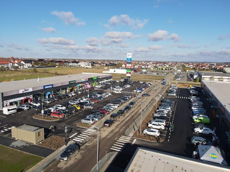 Spațiu comercial, de 186.7200012207 mp, în Moșnița Nouă