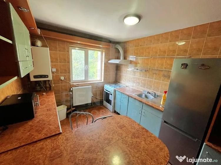 Apartament cu 3 camere decomandat în Titulescu