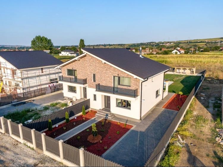 Duplex cu 4 camere cu Teren 630 Mp în Jucu