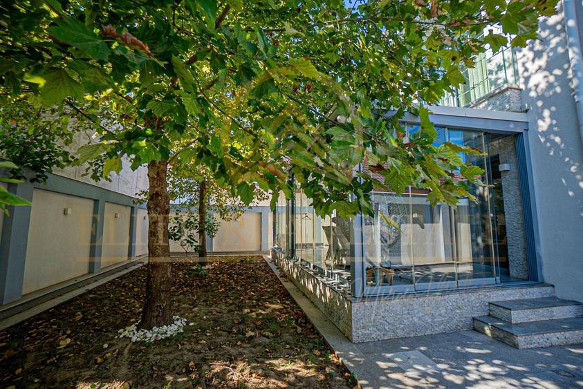 Casă individuală cu 5 camere cu Canalizare în Central