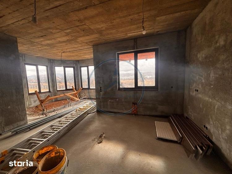 Casă cu 5 camere cu Teren 7000 Mp în Josenii Bârgăului