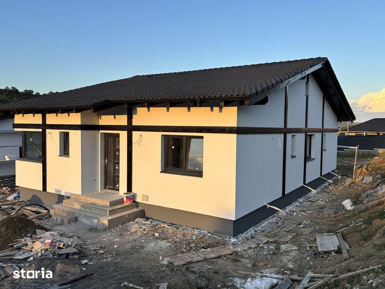 Casă cu 4 camere cu Teren 700 Mp în Livezeni