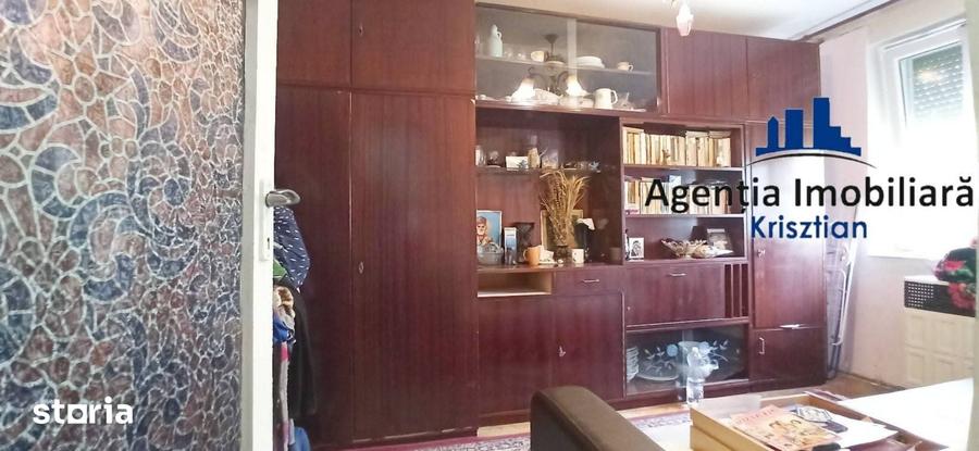 Apartament cu 3 camere semidecomandat în Burdea
