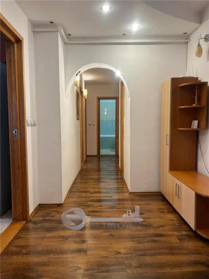 Apartament cu 3 camere decomandat în Nicolina