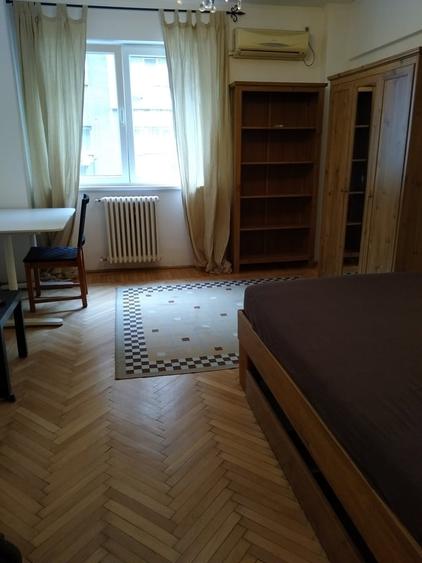 Garsonieră decomandată în Universitate