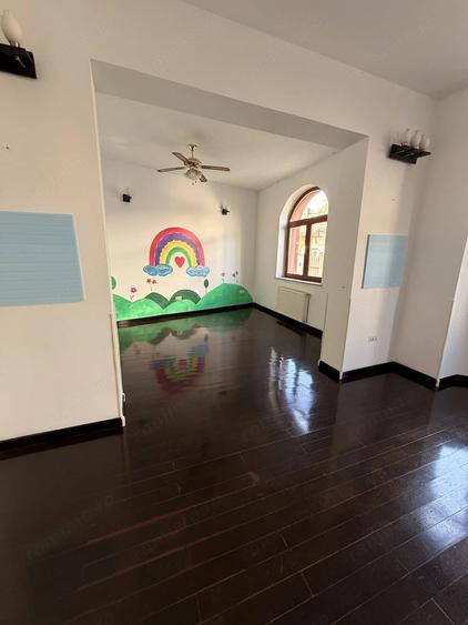Casă cu 10 camere cu Teren 400 Mp în Central