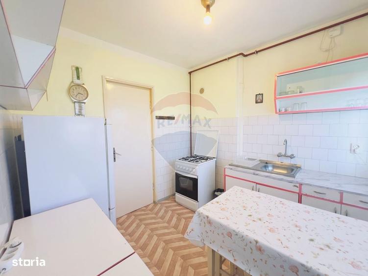 Apartament cu 3 camere semidecomandat în Central