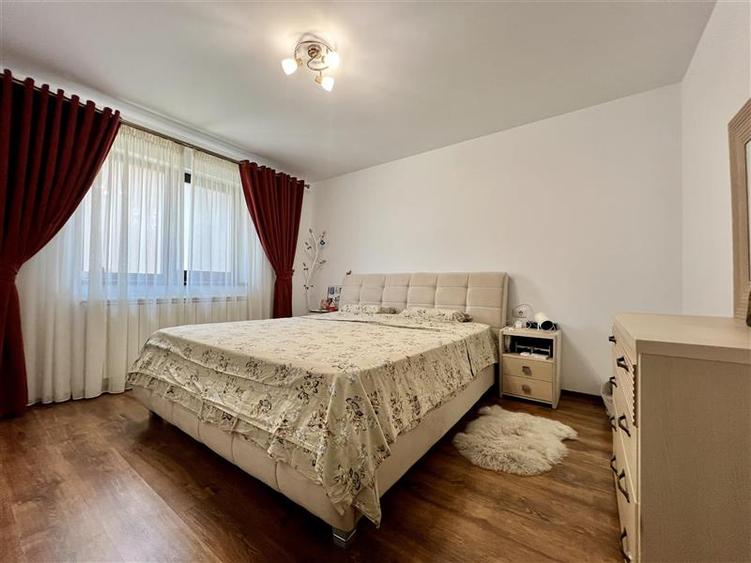 Casă individuală cu 4 camere cu Canalizare în Miroslava