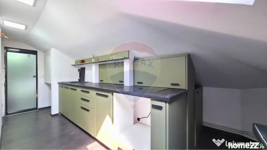 Casă cu 7 camere cu Teren 350 Mp în Lacul Morii