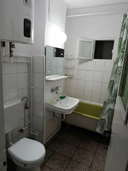 Apartament cu 2 camere decomandat în Sărari