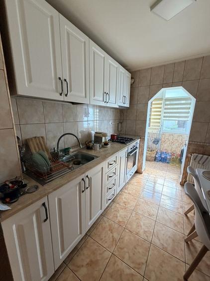 Apartament cu 3 camere semidecomandat în Exterior Vest
