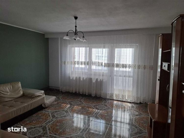 Apartament cu 3 camere decomandat în Răcădău