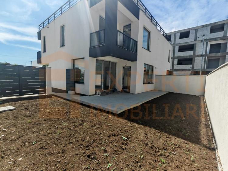 Casă individuală cu 4 camere cu Canalizare în Palazu Mare