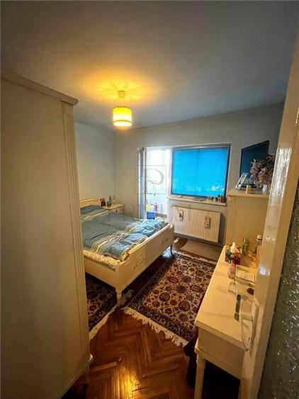 Apartament cu 4 camere decomandat în Lipovei