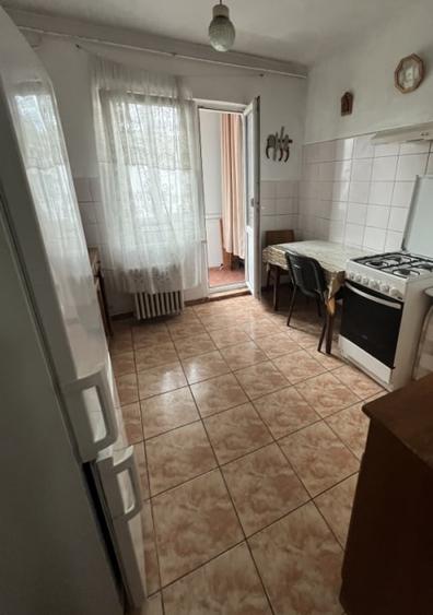 Apartament cu 3 camere decomandat în Mihai Bravu