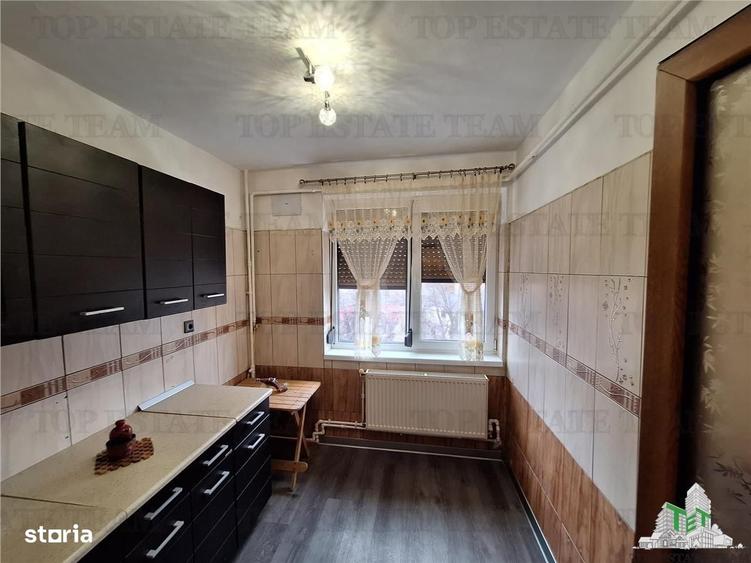 Apartament cu 2 camere semidecomandat, mobilat în Independenței