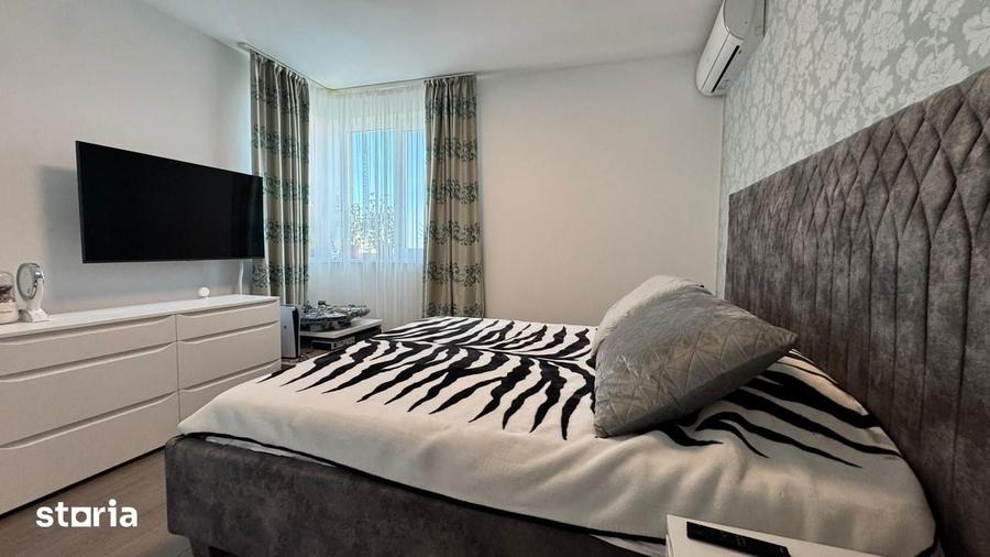 Apartament cu 3 camere semidecomandat în Girocului
