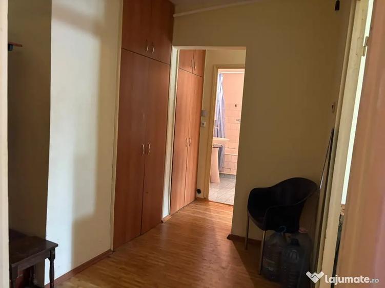 Apartament cu 2 camere decomandat în 1 Mai