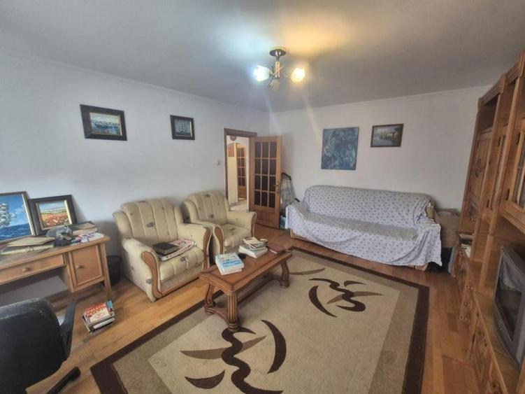 Apartament cu 3 camere în 13 Septembrie