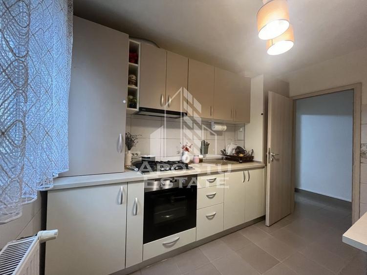 Apartament cu 3 camere semidecomandat, mobilat în Dâmbovița