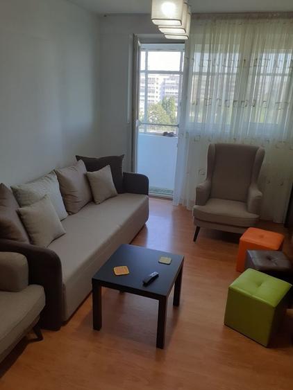 Apartament cu 3 camere decomandat în Drumul Taberei