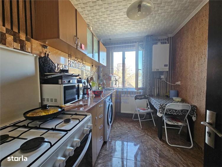 Apartament cu 2 camere semidecomandat, mobilat în Podu Roș