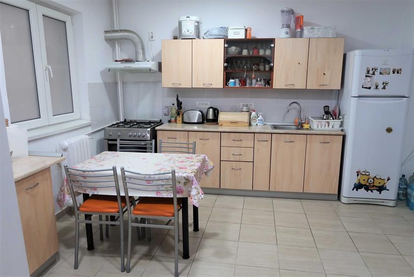 Apartament cu 3 camere decomandat în Drumul Taberei