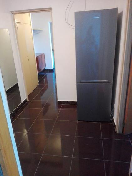 Apartament cu 3 camere decomandat în Titan
