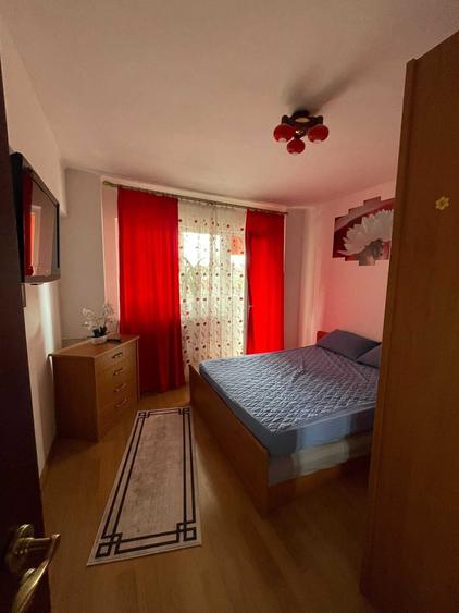 Apartament cu 3 camere decomandat în Alexandriei