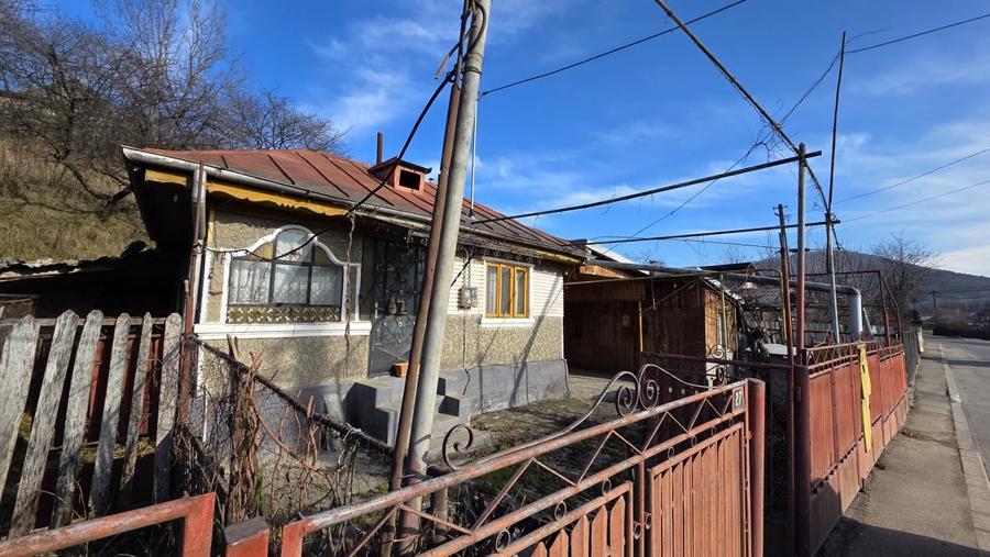 Casă individuală cu 4 camere cu Teren 600 Mp în Vălenii de Munte