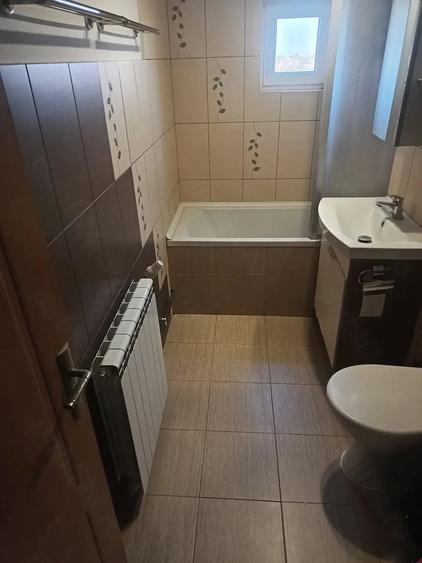 Apartament cu 4 camere decomandat în 6 Vânători