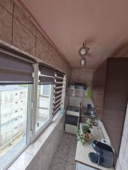 Garsonieră decomandată, mobilată în Craiovița Nouă