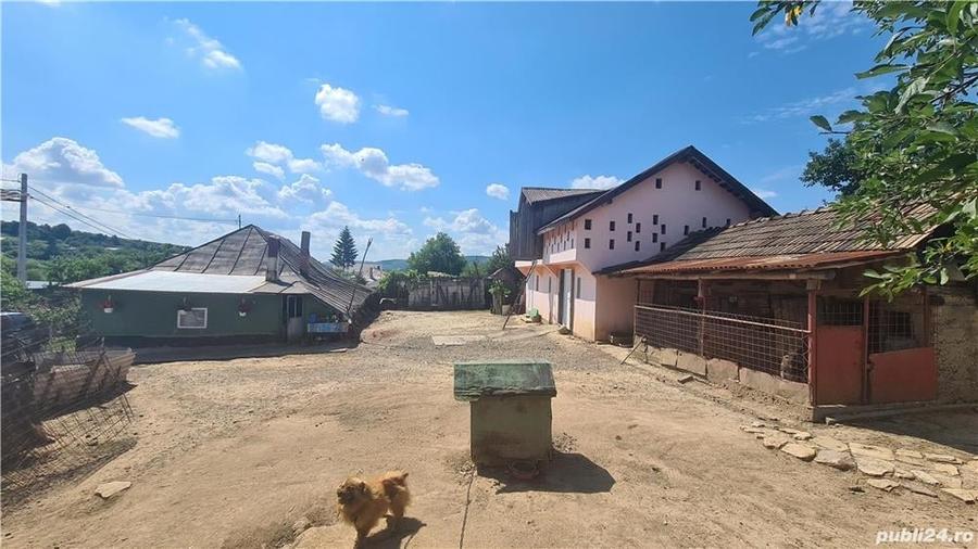 Casă cu Teren 1104 Mp în Poienari
