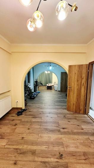 Apartament cu 3 camere semidecomandat, mobilat în Universitate